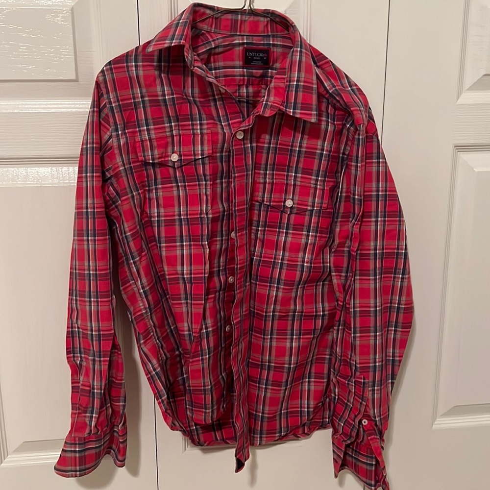UntuckIt size small button down shirt